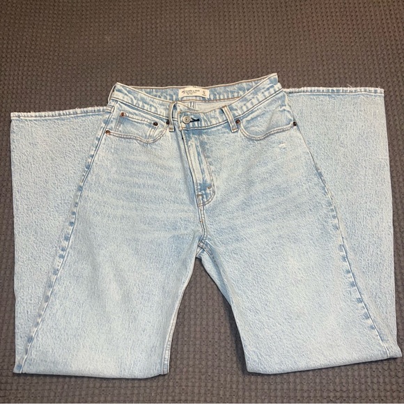 Abercrombie High Rise 90s Relaxed Jean - Picture 2 of 3